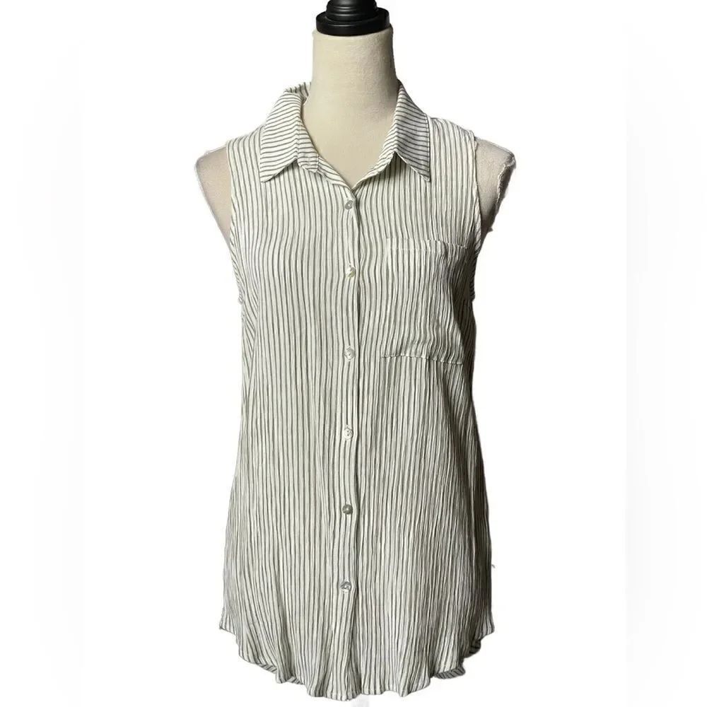 Blue B Collection Ivory & Green Button Down Sleeveless Collared Blouse (Size: M)